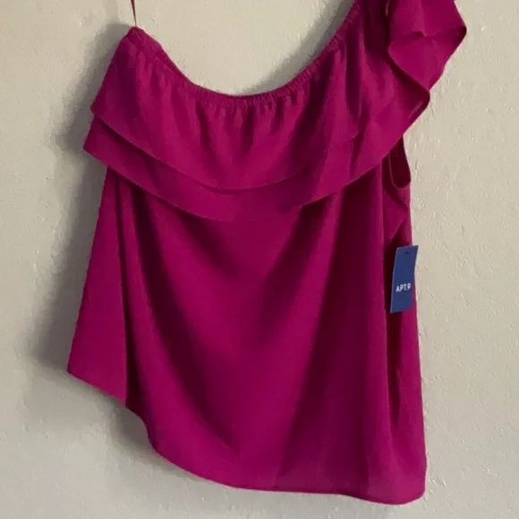 Top - Picture 2 of 4